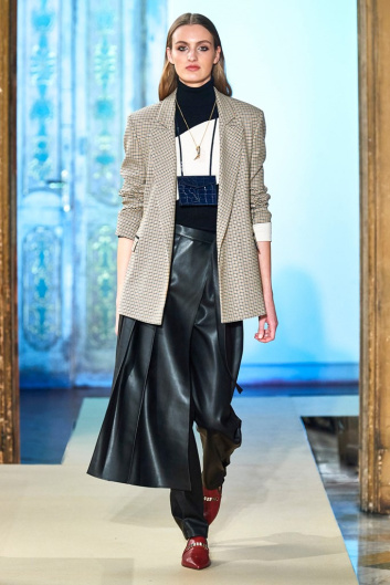 Fotoservizio/FW 19-20/WOMEN/PRESENTAZIONE/BEATRICE B/DP2/13