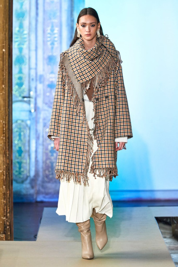 Fotoservizio/FW 19-20/WOMEN/PRESENTAZIONE/BEATRICE B/DP2/17