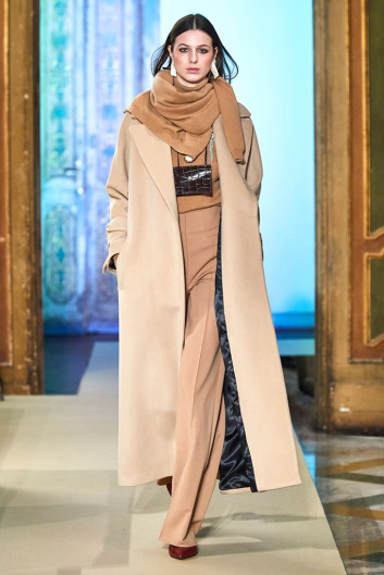 Fotoservizio/FW 19-20/WOMEN/PRESENTAZIONE/BEATRICE B/DP2/9