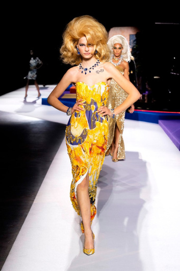 Fotoservizio/FW 19-20/WOMEN/SFILATA/MOSCHINO/DP2/18