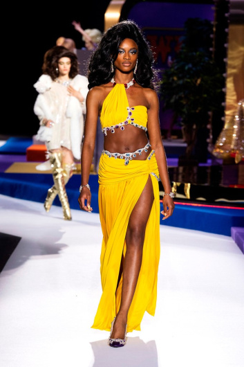 Fotoservizio/FW 19-20/WOMEN/SFILATA/MOSCHINO/DP2/39