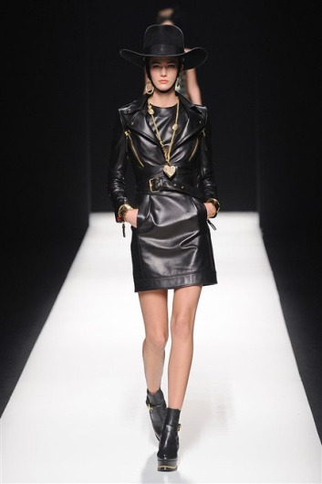 Fotoservizio/FW 2012-2013/WOMEN/MOSCHINO/39