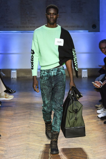 Fotoservizio/FW 19-20/MEN/SFILATA/NUMERO 00/DP2/6