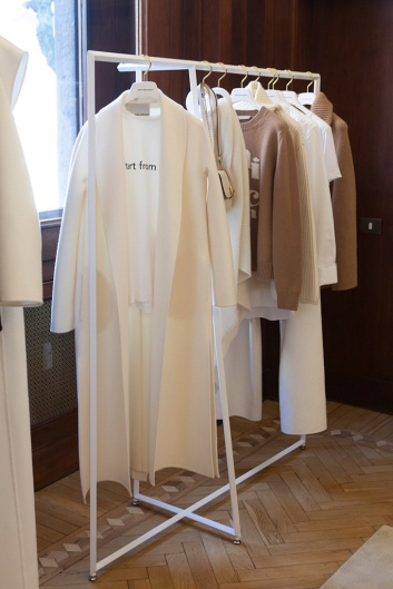 Fotoservizio/FW 19-20/WOMEN/PRESENTAZIONE/MILA SCHÖN/DP2/20