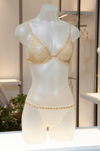 Fotoservizio/FW 19-20/WOMEN/PRESENTAZIONE/LA PERLA/DP2/21