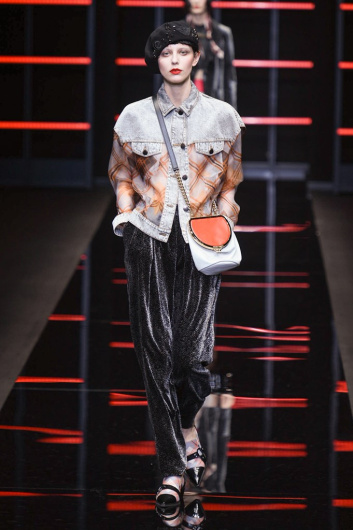 Fotoservizio/FW 19-20/WOMEN/SFILATA/EMPORIO ARMANI/DP2/11