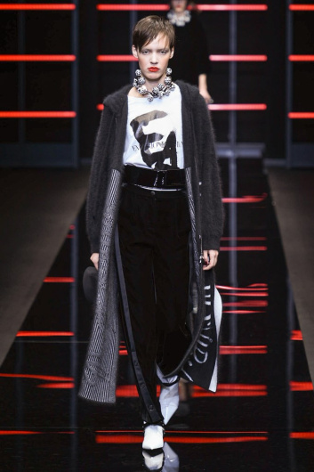 Fotoservizio/FW 19-20/WOMEN/SFILATA/EMPORIO ARMANI/DP2/3
