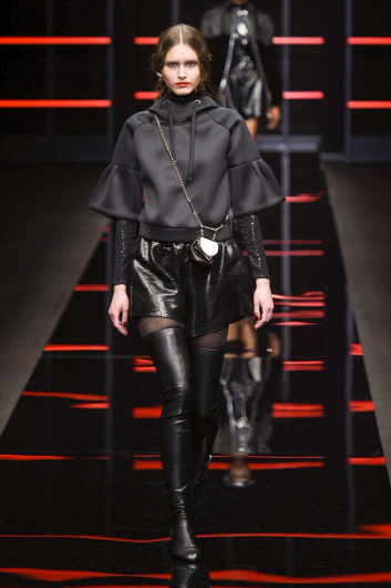 Fotoservizio/FW 19-20/WOMEN/SFILATA/EMPORIO ARMANI/DP2/3