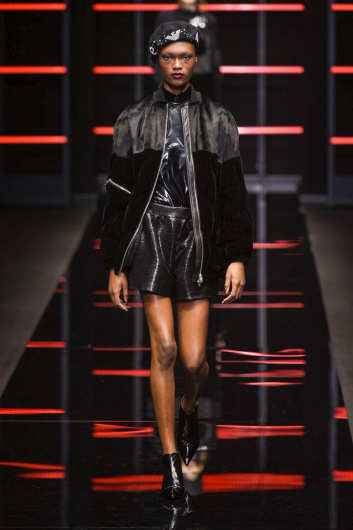 Fotoservizio/FW 19-20/WOMEN/SFILATA/EMPORIO ARMANI/DP2/4