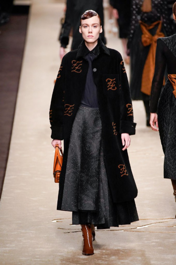 Fotoservizio/FW 19-20/WOMEN/SFILATA/FENDI/DP2/3