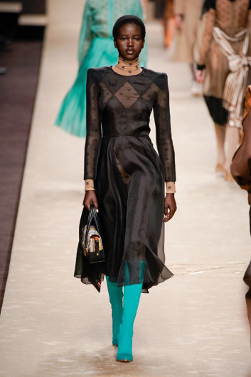 Fotoservizio/FW 19-20/WOMEN/SFILATA/FENDI/DP2/13