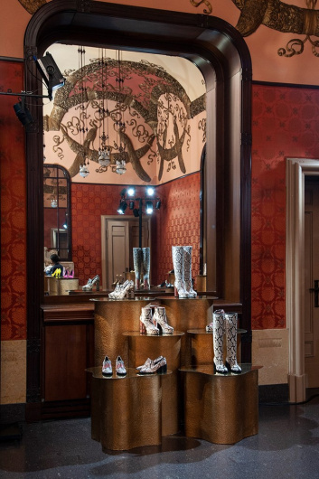 Fotoservizio/FW 19-20/WOMEN/PRESENTAZIONE/CASADEI/DP2/1