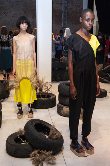 Fotoservizio/SS 2020/WOMEN/PRESENTAZIONE/GILBERTO CALZOLARI/DP2/3