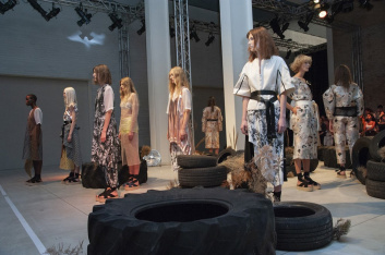 Fotoservizio/SS 2020/WOMEN/PRESENTAZIONE/GILBERTO CALZOLARI/DP2/29