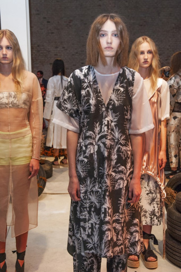 Fotoservizio/SS 2020/WOMEN/PRESENTAZIONE/GILBERTO CALZOLARI/DP2/23