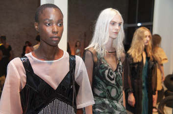 Fotoservizio/SS 2020/WOMEN/PRESENTAZIONE/GILBERTO CALZOLARI/DP2/36