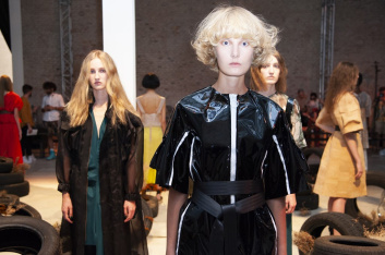 Fotoservizio/SS 2020/WOMEN/PRESENTAZIONE/GILBERTO CALZOLARI/DP2/37