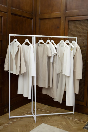 Fotoservizio/SS 2020/WOMEN/PRESENTAZIONE/MILA SCHÖN/DP2/2