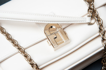 Fotoservizio/SS 2020/WOMEN/PRESENTAZIONE/FURLA/DP2/4