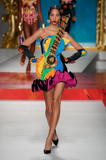 Fotoservizio/SS 2020/WOMEN/SFILATA/MOSCHINO/DP2/0