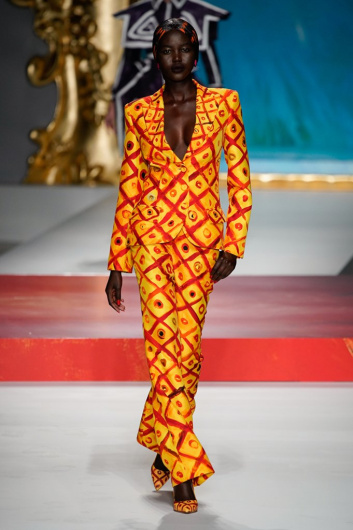 Fotoservizio/SS 2020/WOMEN/SFILATA/MOSCHINO/DP2/1
