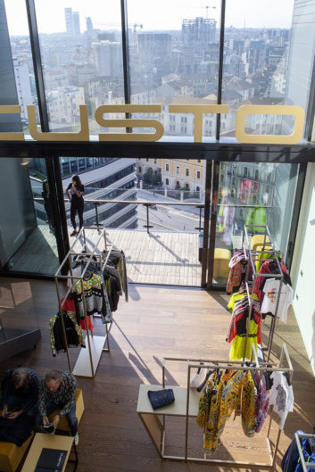 Fotoservizio/SS 2020/WOMEN/PRESENTAZIONE/CUSTO BARCELONA/DP2/16