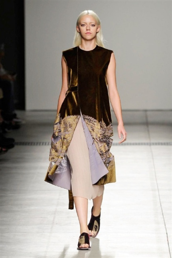 Fotoservizio/SS 2016/WOMEN/GABRIELE COLANGELO/DP1/21