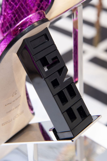 Fotoservizio/SS 2020/WOMEN/PRESENTAZIONE/SERGIO ROSSI/DP2/3