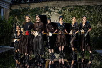Fotoservizio/SS 2020/WOMEN/PRESENTAZIONE/SIMONETTA RAVIZZA/DP2/12