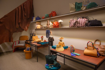 Fotoservizio/SS 2020/WOMEN/PRESENTAZIONE/IL BISONTE/DP2/2