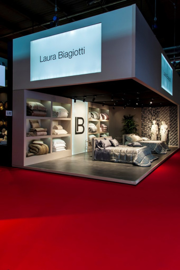 Fotoservizio/SS 2019/DESIGN/PRESENTAZIONE_HOME/LAURA BIAGIOTTI/DP2/0