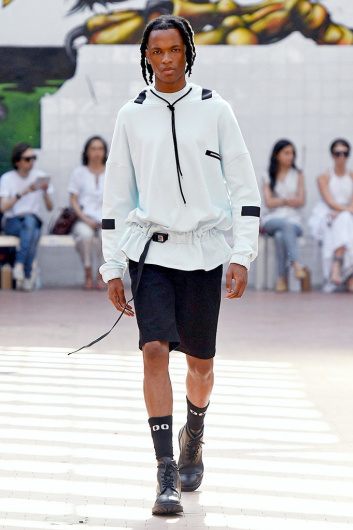 Fotoservizio/SS 2020/MEN/SFILATA/NUMERO 00/DP2/18