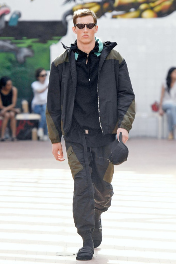 Fotoservizio/SS 2020/MEN/SFILATA/NUMERO 00/DP2/3