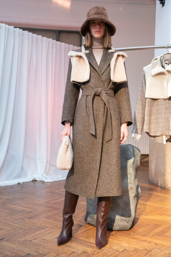 Fotoservizio/FW 20-21/WOMEN/PRESENTAZIONE/SIMONETTA RAVIZZA/DP2/7