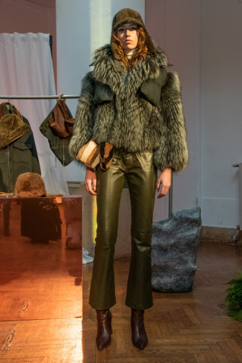 Fotoservizio/FW 20-21/WOMEN/PRESENTAZIONE/SIMONETTA RAVIZZA/DP2/0