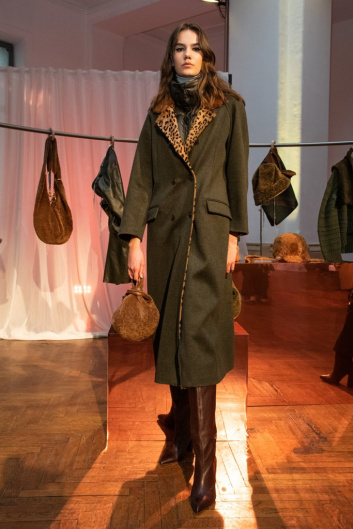 Fotoservizio/FW 20-21/WOMEN/PRESENTAZIONE/SIMONETTA RAVIZZA/DP2/1