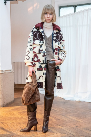 Fotoservizio/FW 20-21/WOMEN/PRESENTAZIONE/SIMONETTA RAVIZZA/DP2/3