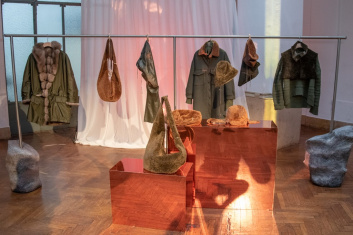 Fotoservizio/FW 20-21/WOMEN/PRESENTAZIONE/SIMONETTA RAVIZZA/DP2/22