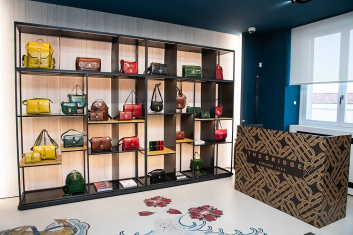 Fotoservizio/FW 20-21/WOMEN/PRESENTAZIONE/THE BRIDGE/DP2/0