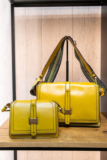 Fotoservizio/FW 20-21/WOMEN/PRESENTAZIONE/THE BRIDGE/DP2/3