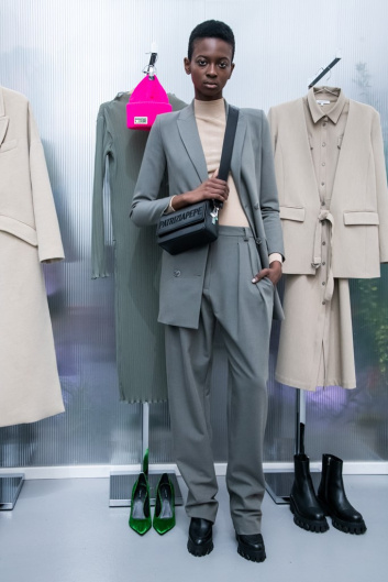 Fotoservizio/FW 20-21/WOMEN/PRESENTAZIONE/PATRIZIA PEPE/DP2/17