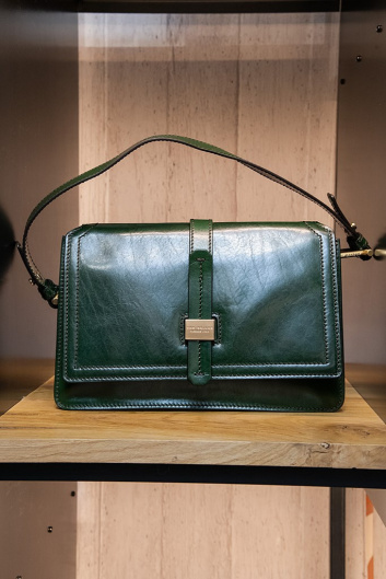 Fotoservizio/FW 20-21/WOMEN/PRESENTAZIONE/THE BRIDGE/DP2/1