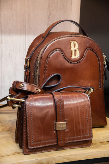 Fotoservizio/FW 20-21/WOMEN/PRESENTAZIONE/THE BRIDGE/DP2/3