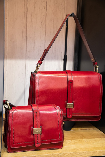 Fotoservizio/FW 20-21/WOMEN/PRESENTAZIONE/THE BRIDGE/DP2/5