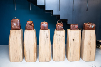 Fotoservizio/FW 20-21/WOMEN/PRESENTAZIONE/THE BRIDGE/DP2/9