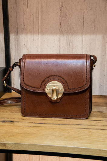 Fotoservizio/FW 20-21/WOMEN/PRESENTAZIONE/THE BRIDGE/DP2/21