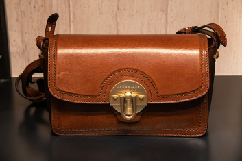 Fotoservizio/FW 20-21/WOMEN/PRESENTAZIONE/THE BRIDGE/DP2/22