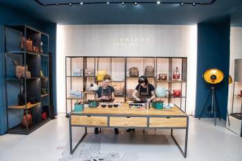 Fotoservizio/FW 20-21/WOMEN/PRESENTAZIONE/THE BRIDGE/DP2/35