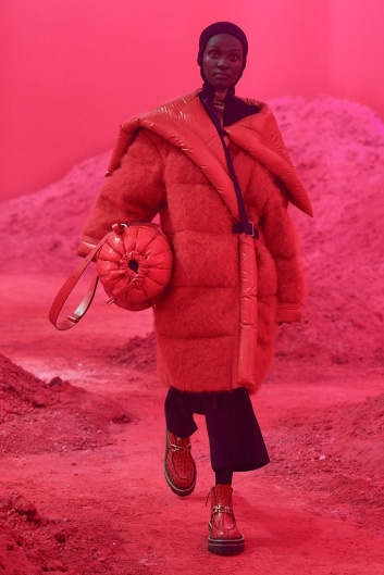 Fotoservizio/FW 20-21/WOMEN/SFILATA/MONCLER/DP2/17