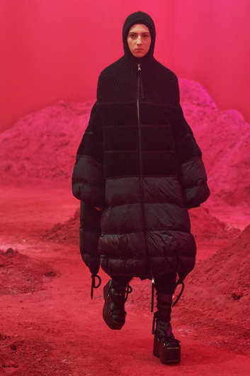 Fotoservizio/FW 20-21/WOMEN/SFILATA/MONCLER/DP2/22